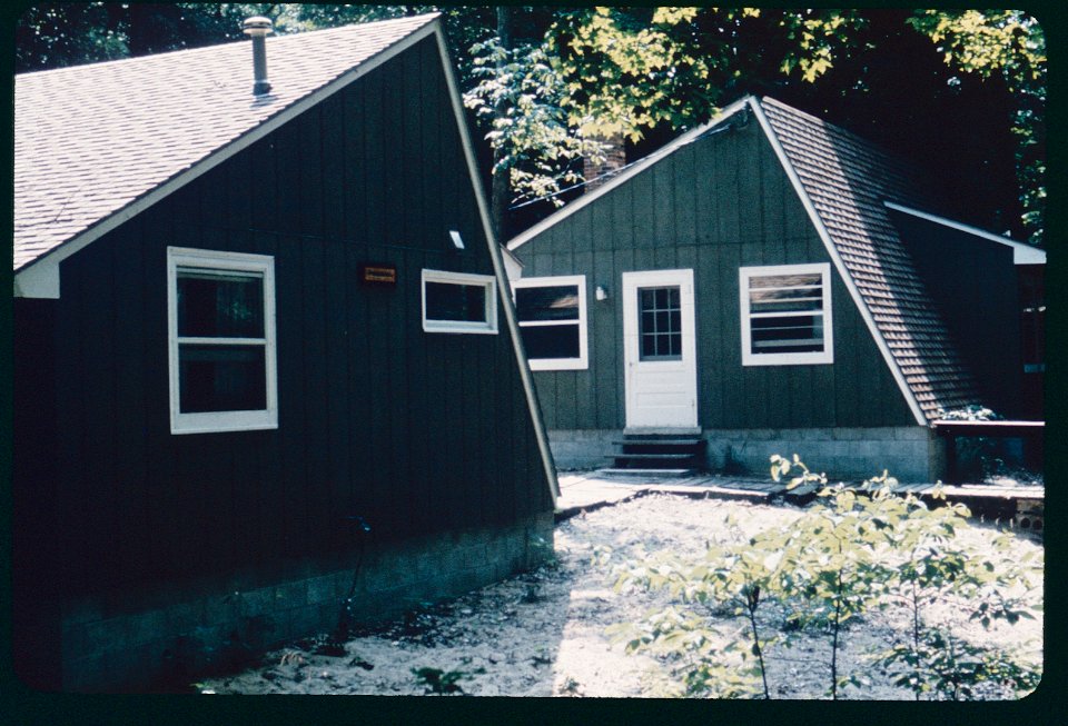 Pondersoa  Elm Cabins 1973